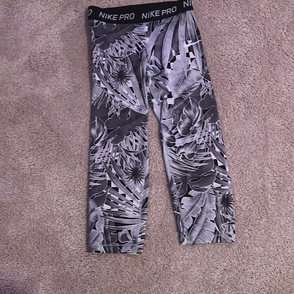 nike pro capris